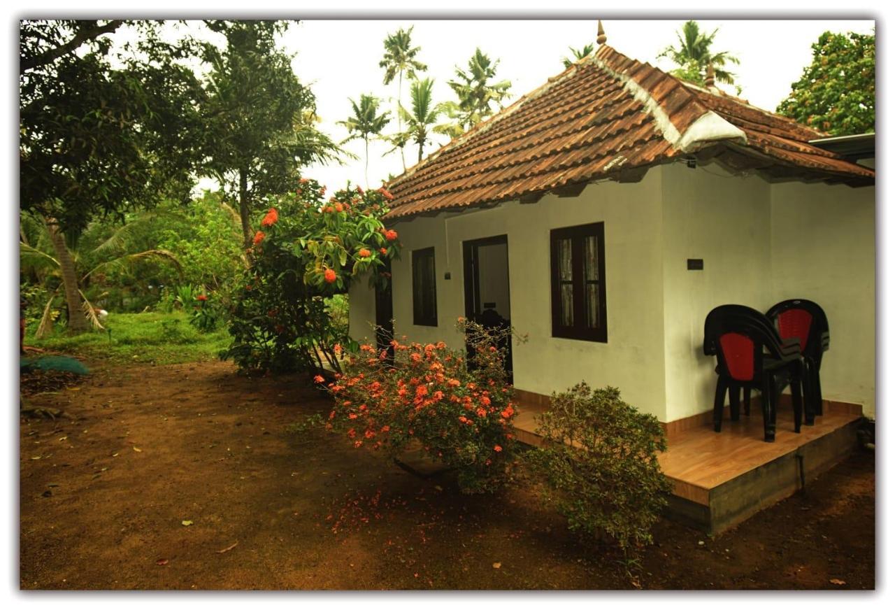 Munroe Inn Homestay Kollam Buitenkant foto