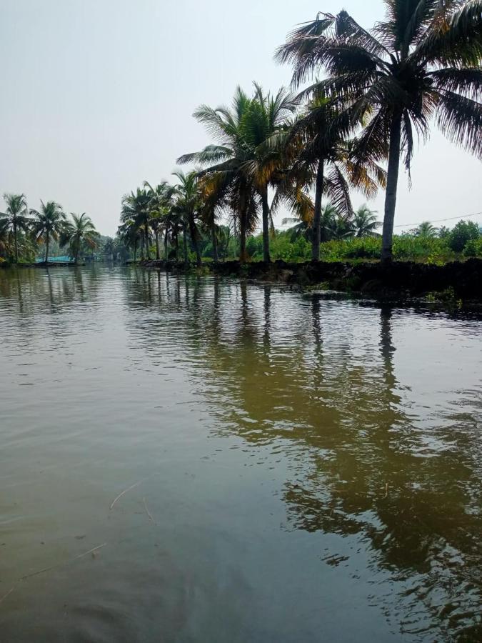 Munroe Inn Homestay Kollam Buitenkant foto