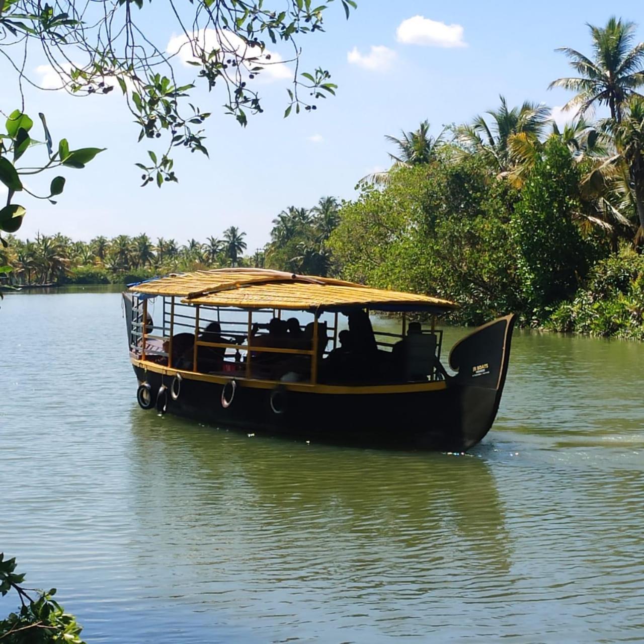 Munroe Inn Homestay Kollam Buitenkant foto